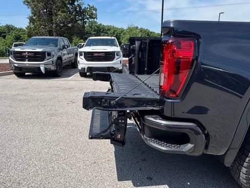 Used 2023 GMC Sierra 1500 AT4 w/ AT4 Premium Package AWD/4WD image 6