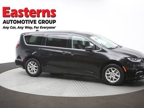 Used 2023 Chrysler Pacifica Touring-L FWD image 49
