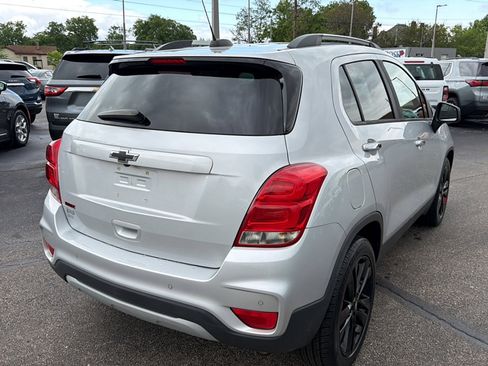 Used 2019 Chevrolet Trax LT w/ Sun & Sound Package FWD image 6