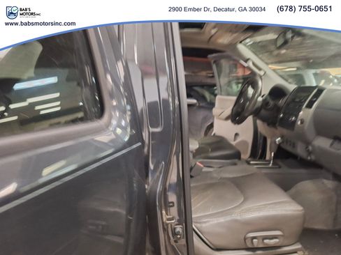 Used 2012 Nissan Frontier SL w/ Moonroof Pkg image 23