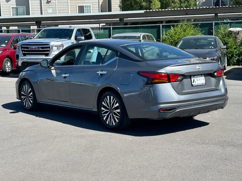 Used 2024 Nissan Altima 2.5 SV FWD image 7