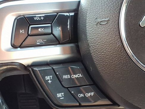 Used 2018 Ford Mustang Coupe RWD image 18