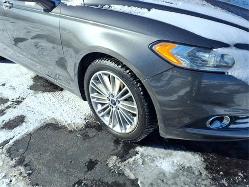 Used 2016 Ford Fusion SE w/ Equipment Group 202A image 4