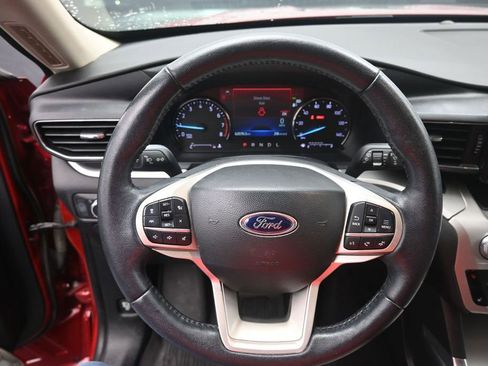 Certified 2022 Ford Explorer XLT w/ Equipment Group 202A RWD image 7