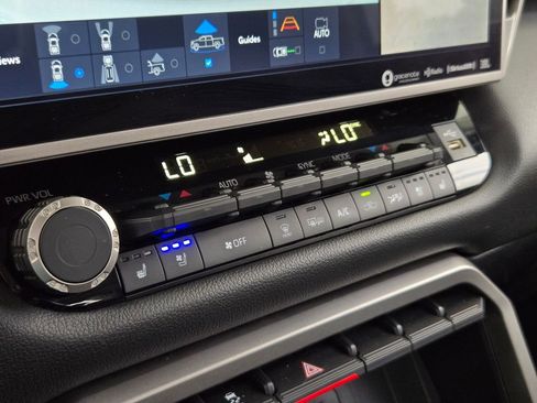 Used 2022 Toyota Tundra Limited RWD image 17