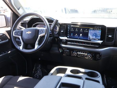 Used 2025 Chevrolet Silverado 1500 LT AWD/4WD image 13
