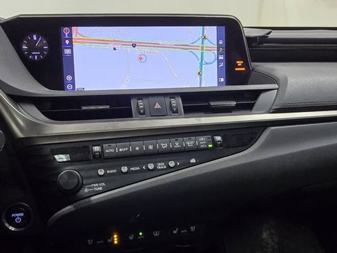 Used 2019 Lexus ES 300h w/ Accessory Package 2 image 27