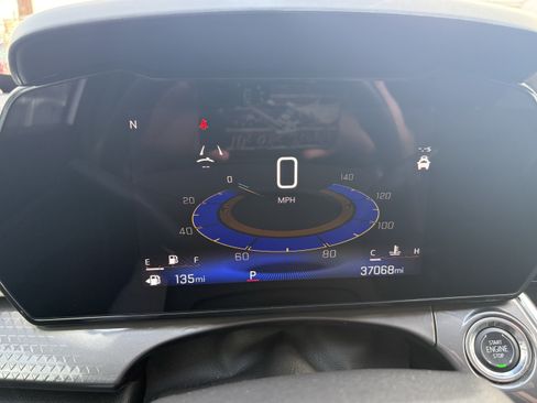 Used 2025 Chevrolet Trax ACTIV w/ Sunroof Package FWD image 11