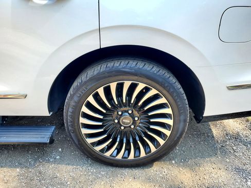 Used 2018 Lincoln Navigator Black Label w/ Cargo Package image 4