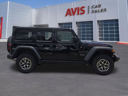 Used 2025 Jeep Wrangler Unlimited Rubicon AWD/4WD image 5