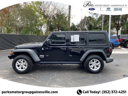 Used 2021 Jeep Wrangler Unlimited Islander image 7