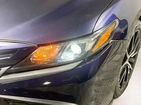 Used 2022 Toyota Camry SE FWD image 12