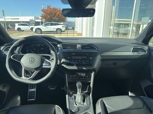 Used 2022 Volkswagen Tiguan SEL R-Line image 15