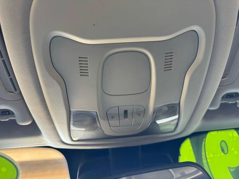 Used 2018 Jeep Renegade Latitude image 17