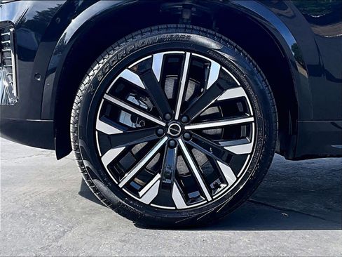 Used 2026 Volvo XC90 T8 Ultra w/ Lounge Package image 12