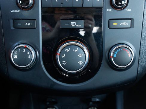 Used 2012 Kia Forte EX image 30