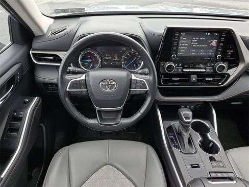 Certified 2022 Toyota Highlander Bronze Edition image 13