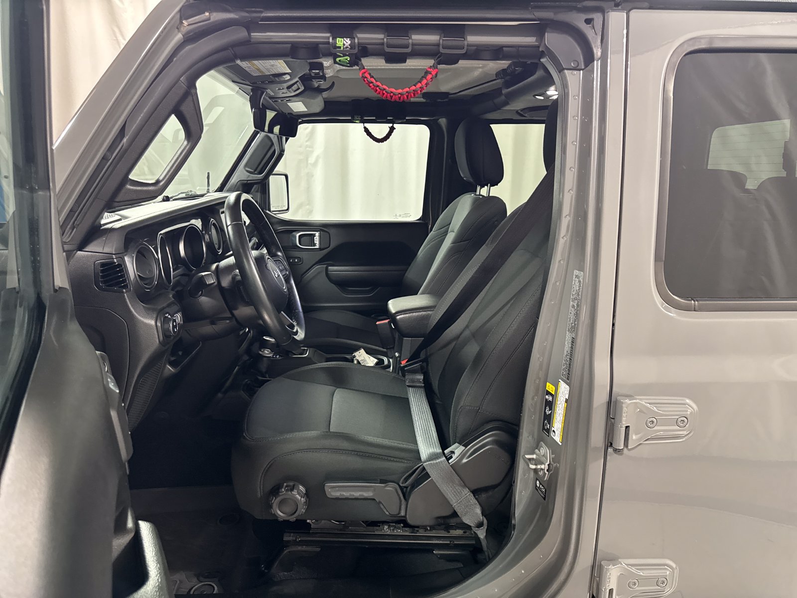 Used 2022 Jeep Gladiator Sport AWD/4WD image 3