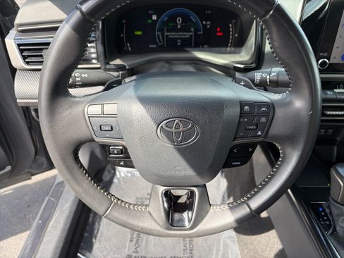 Used 2025 Toyota Camry SE FWD image 12