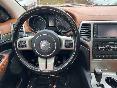 Used 2011 Jeep Grand Cherokee Overland Summit image 32