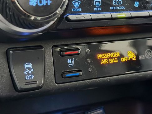 Used 2022 Toyota RAV4 Limited image 24