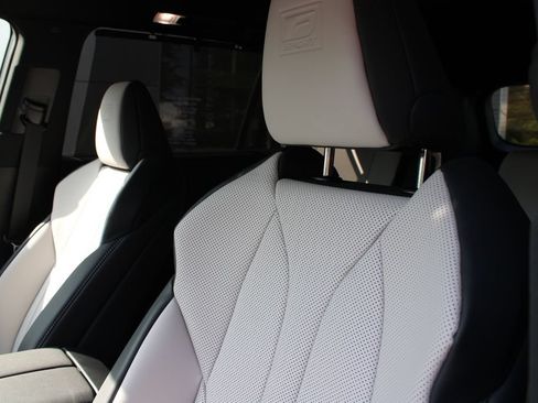 Used 2026 Lexus TX 500h AWD w/ Technology Package image 9
