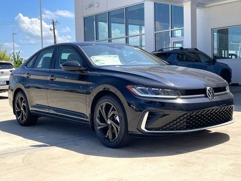 New 2025 Volkswagen Jetta SE image 8