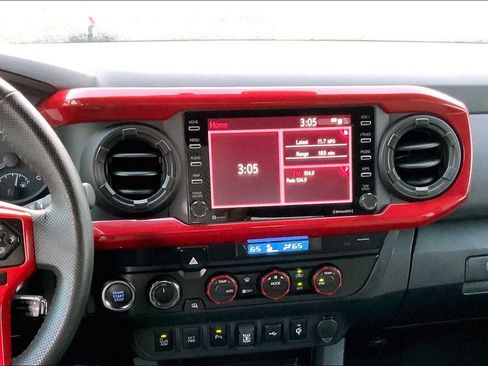 Used 2022 Toyota Tacoma TRD Off-Road w/ Technology Package image 7