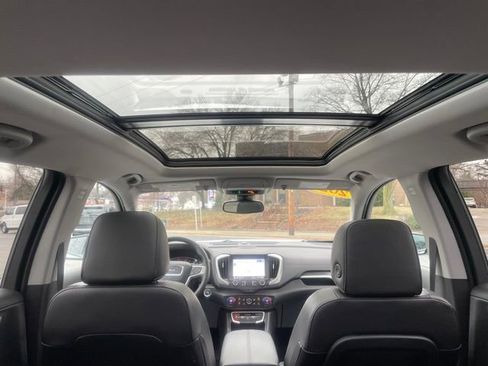 Used 2024 GMC Terrain SLT w/ Infotainment Package II image 45