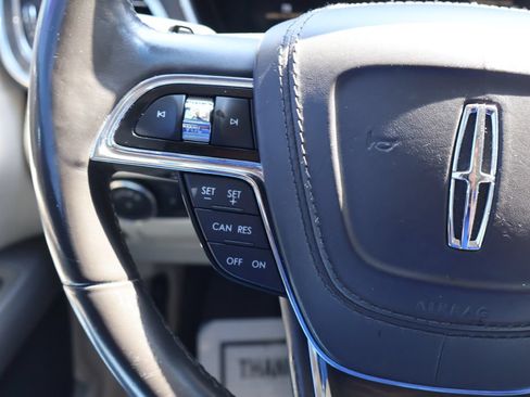 Used 2017 Lincoln Continental Select FWD image 30