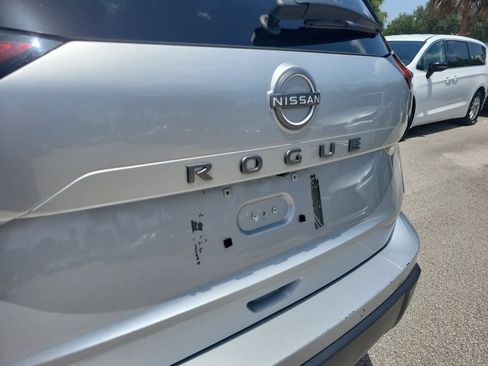 Used 2025 Nissan Rogue SV FWD image 6