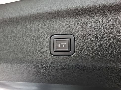 Used 2024 GMC Yukon XL Denali Ultimate AWD/4WD image 32