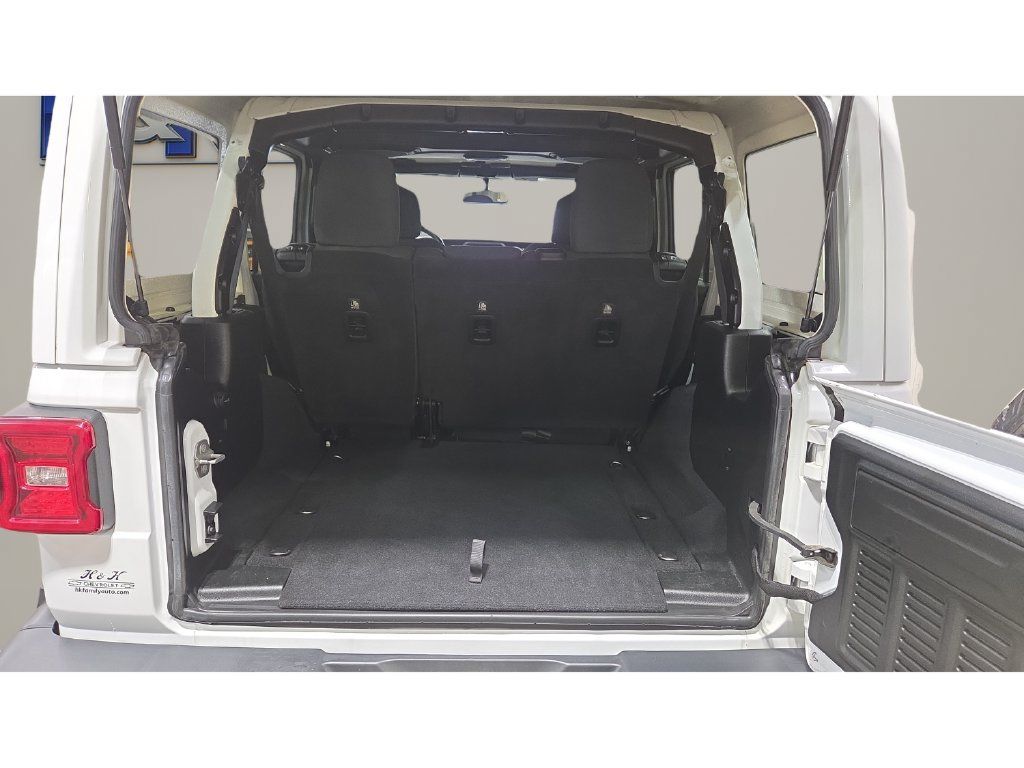 Used 2018 Jeep Wrangler Unlimited Sahara w/ Safetytec Group AWD/4WD image 22