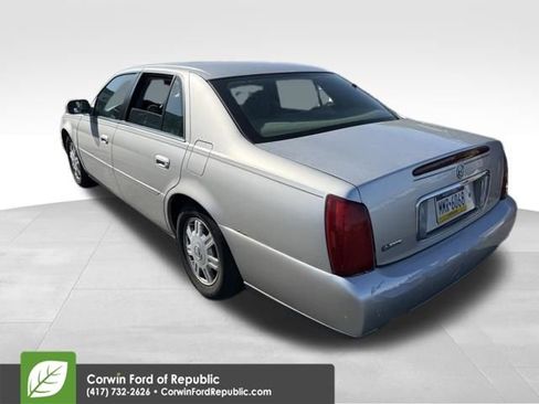 Used 2004 Cadillac De Ville w/ Equipment Group FWD image 3