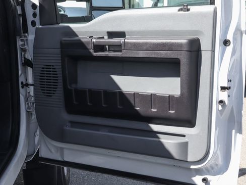 Used 2016 Ford F550 XL image 40