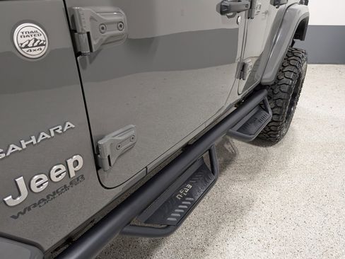 Used 2022 Jeep Wrangler Unlimited Sahara w/ LED Lighting Group image 9