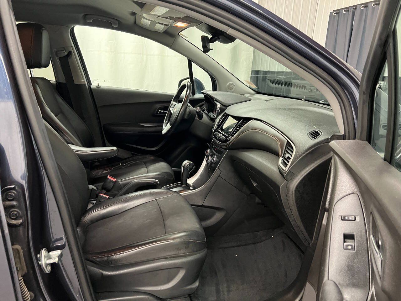 Used 2018 Chevrolet Trax LT w/ Driver Confidence Package AWD/4WD image 11
