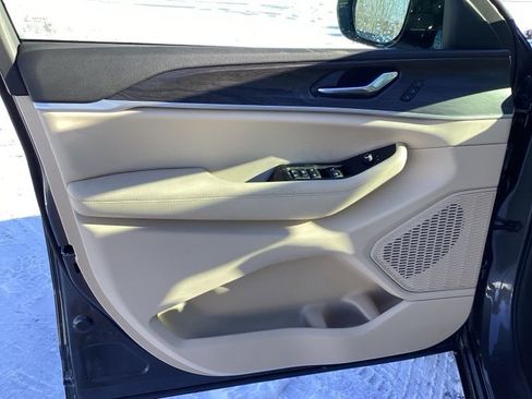 New 2025 Jeep Grand Cherokee L Limited w/ Black Appearance Package AWD/4WD image 24