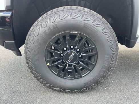 New 2026 Chevrolet Silverado 2500 ZR2 w/ LPO, Dark Essentials Package AWD/4WD image 8