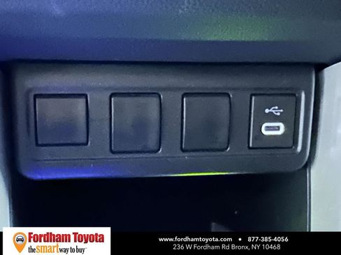 Used 2025 Toyota Corolla Cross LE image 22