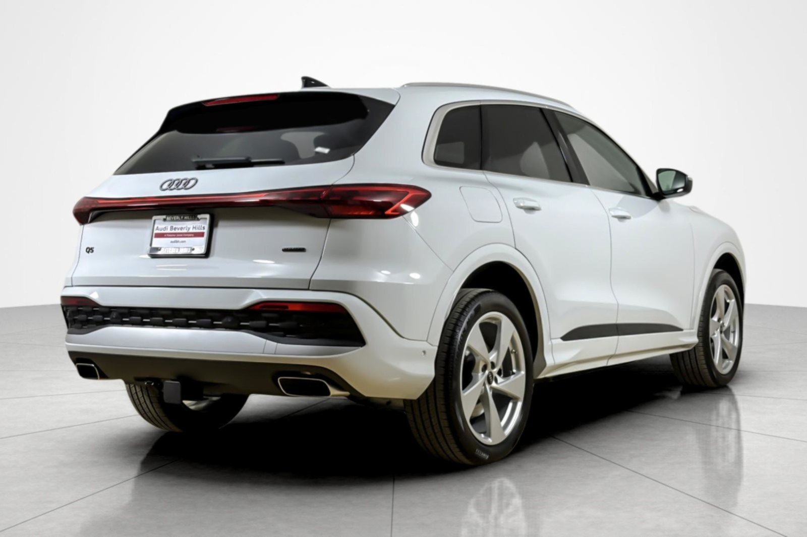 Used 2025 Audi Q5 Premium Plus w/ Premium Plus AWD/4WD image 5