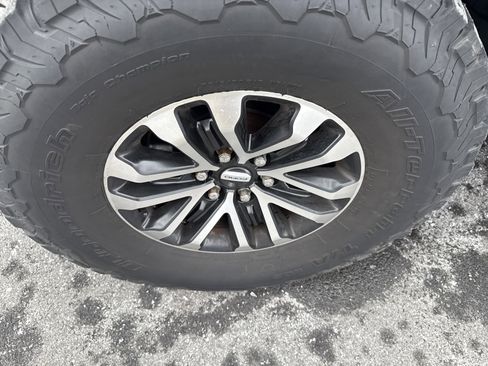 Used 2017 Ford F150 Lariat image 10