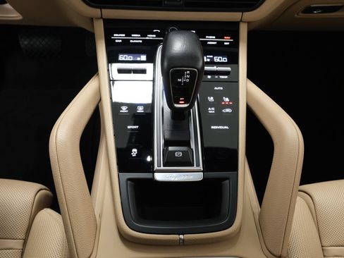Used 2021 Porsche Cayenne AWD/4WD image 22