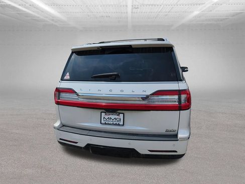 Used 2018 Lincoln Navigator Select w/ Technology Package RWD image 16