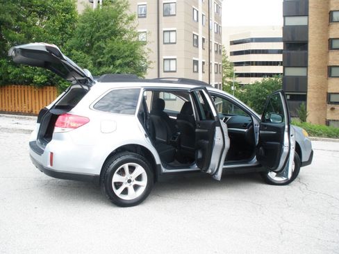Used 2013 Subaru Outback 2.5i Premium AWD/4WD image 19