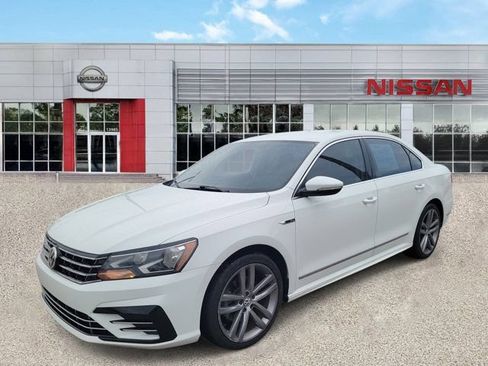 Used 2017 Volkswagen Passat 1.8T R-Line FWD image 5