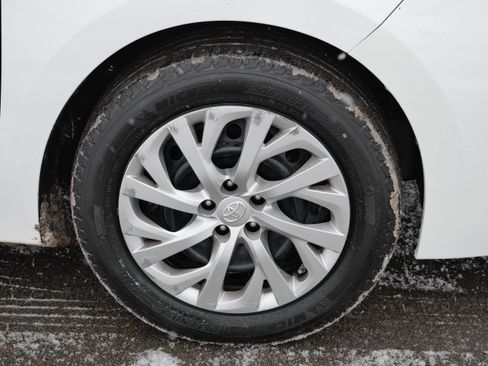 Used 2018 Toyota Corolla LE image 15