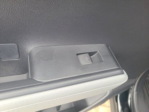 Used 2024 Toyota Highlander LE image 15