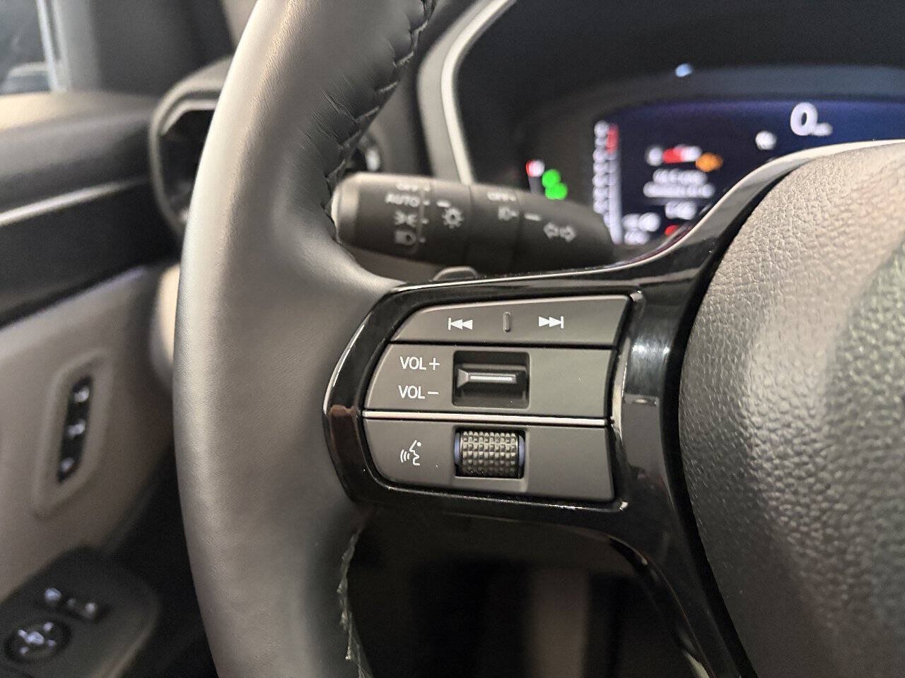 Used 2025 Honda Pilot Elite image 22