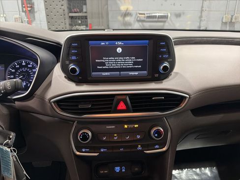 Used 2019 Hyundai Santa Fe SE image 17